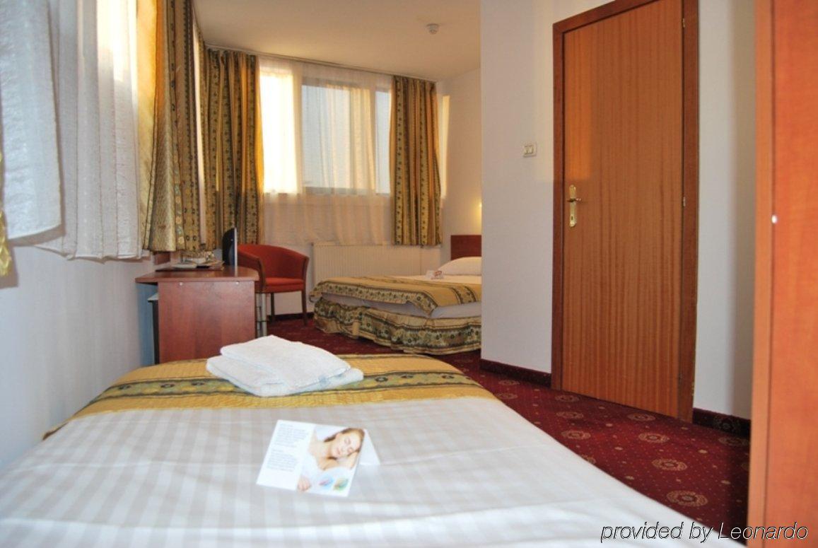 Kosher Hotel Lev Or بوخارست الغرفة الصورة