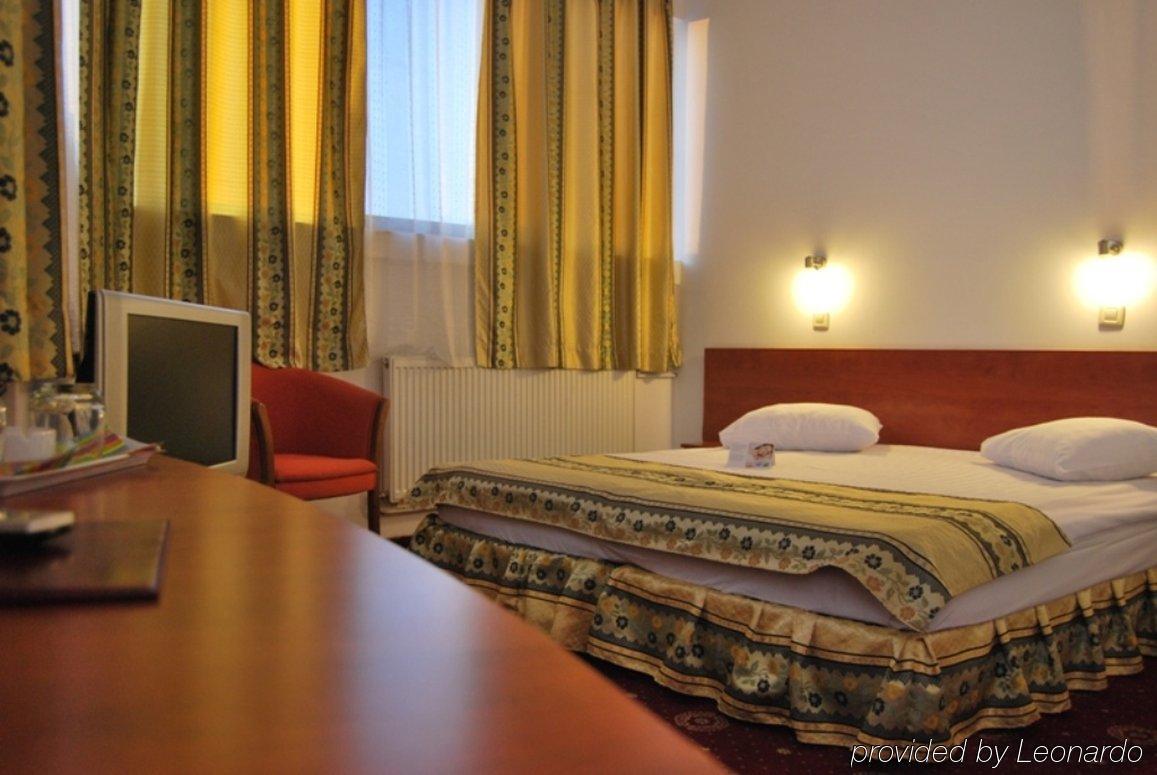 Kosher Hotel Lev Or بوخارست الغرفة الصورة